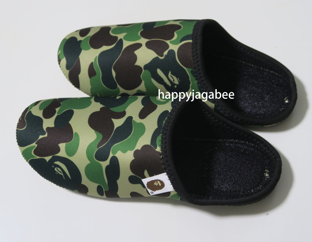 A BATHING APE ABC SLIPPERS & POUCH SET