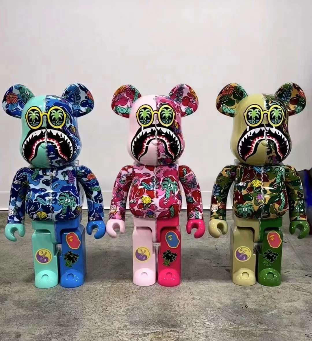 A BATHING APE BAPE x STEVEN HARRINGTON SHARK BE＠RBRICK 1000